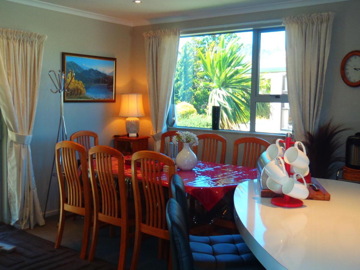 Lakefront Fantail Cottage Lake Hawea, Wanaka Exterior photo